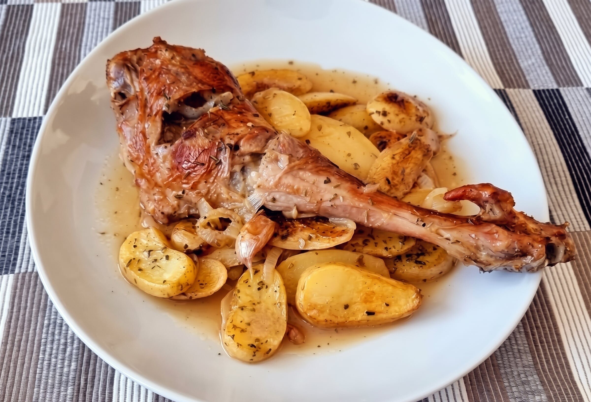 lechazo con patatas panaderas