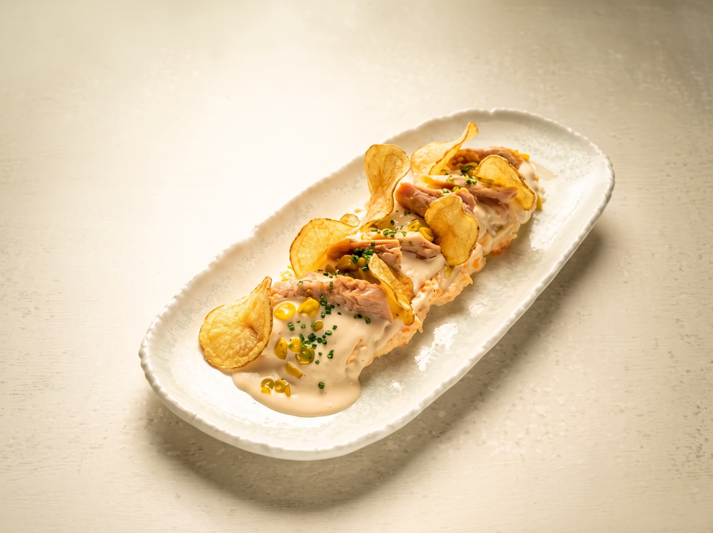 Ensaladilla rusa con ventresca y patatas chips